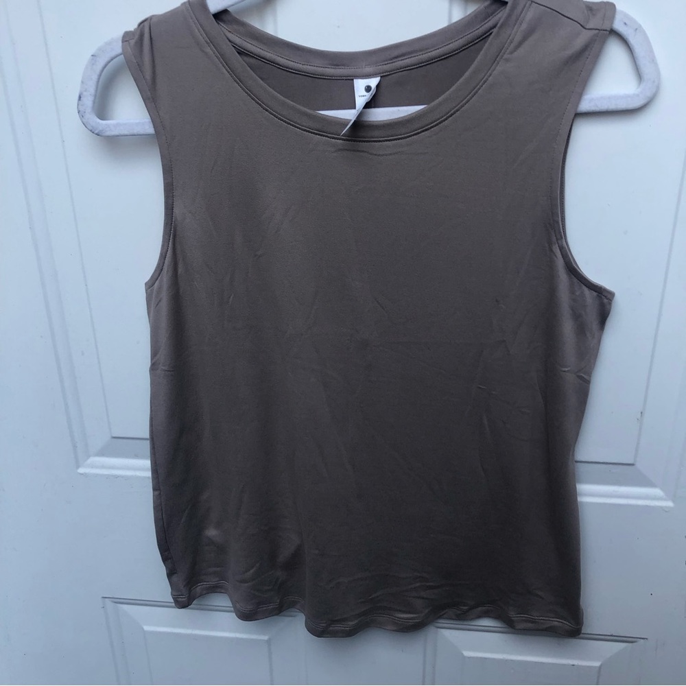 Yogalicious light workout top size small 🤎 - Picture 2 of 9